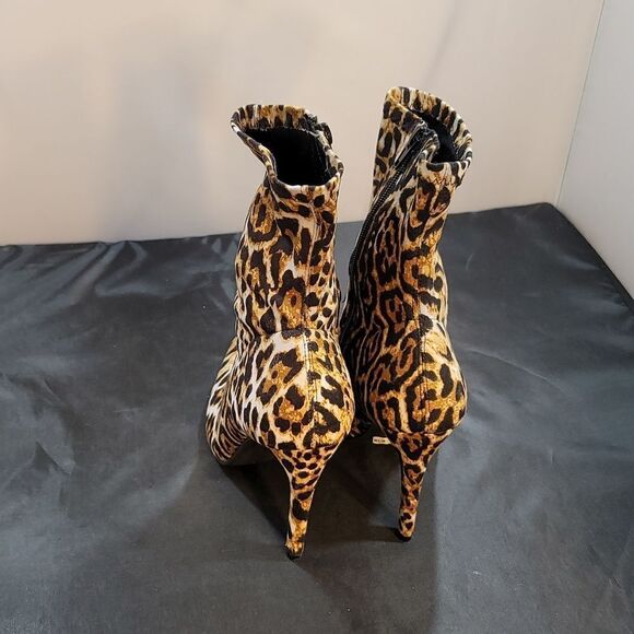 SO ME LEOPARD POINTED TOE SIDE ZIP CLOSURE ANKLE BOOT - Picture 5 of 14